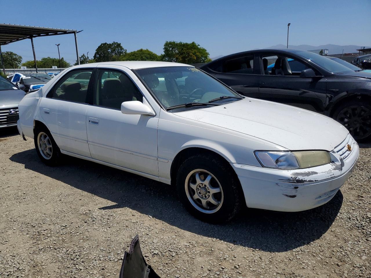 1999 Toyota Camry Le - Image 4