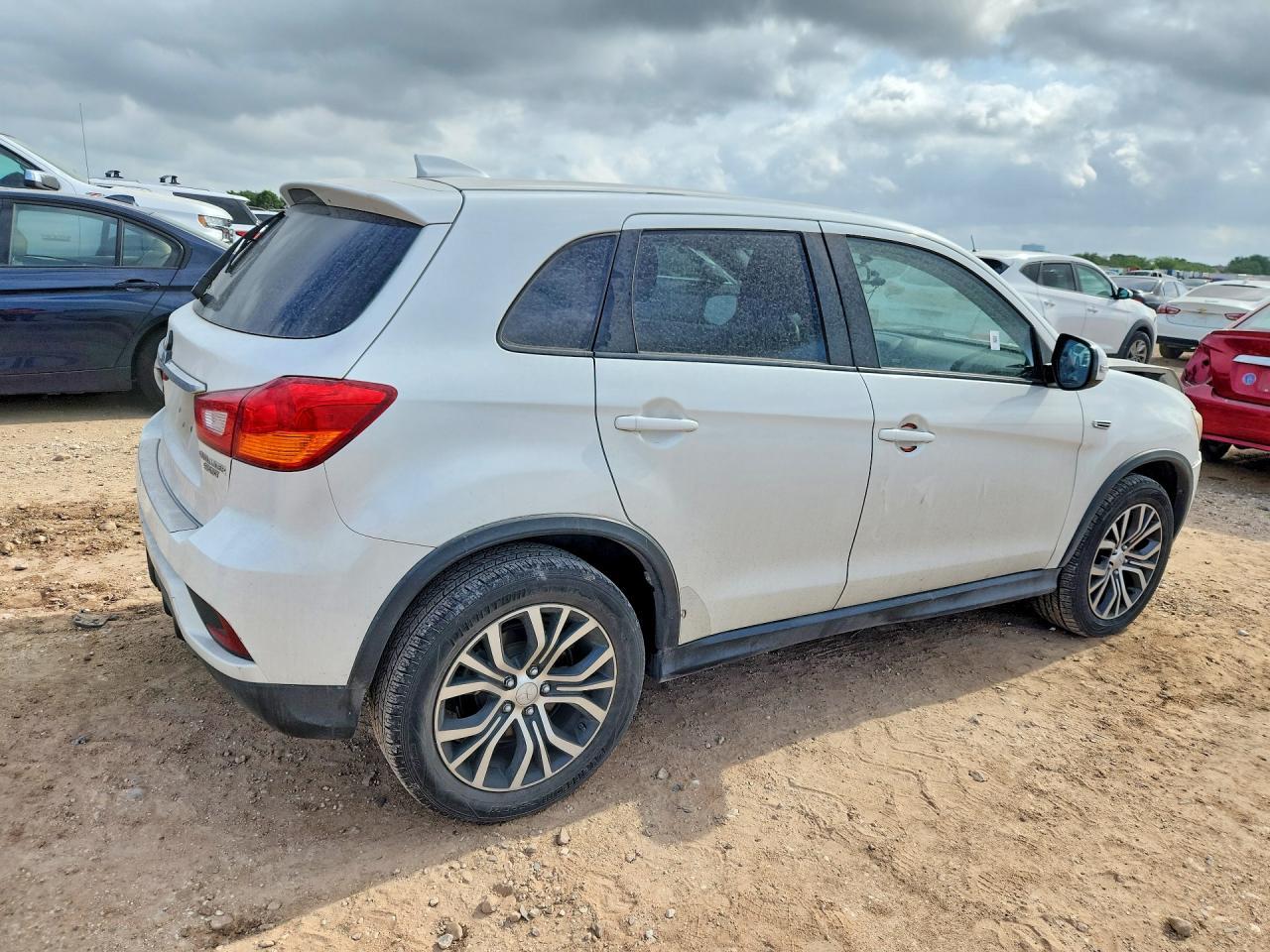 2018 Mitsubishi Outlander Sport Es - Image 3