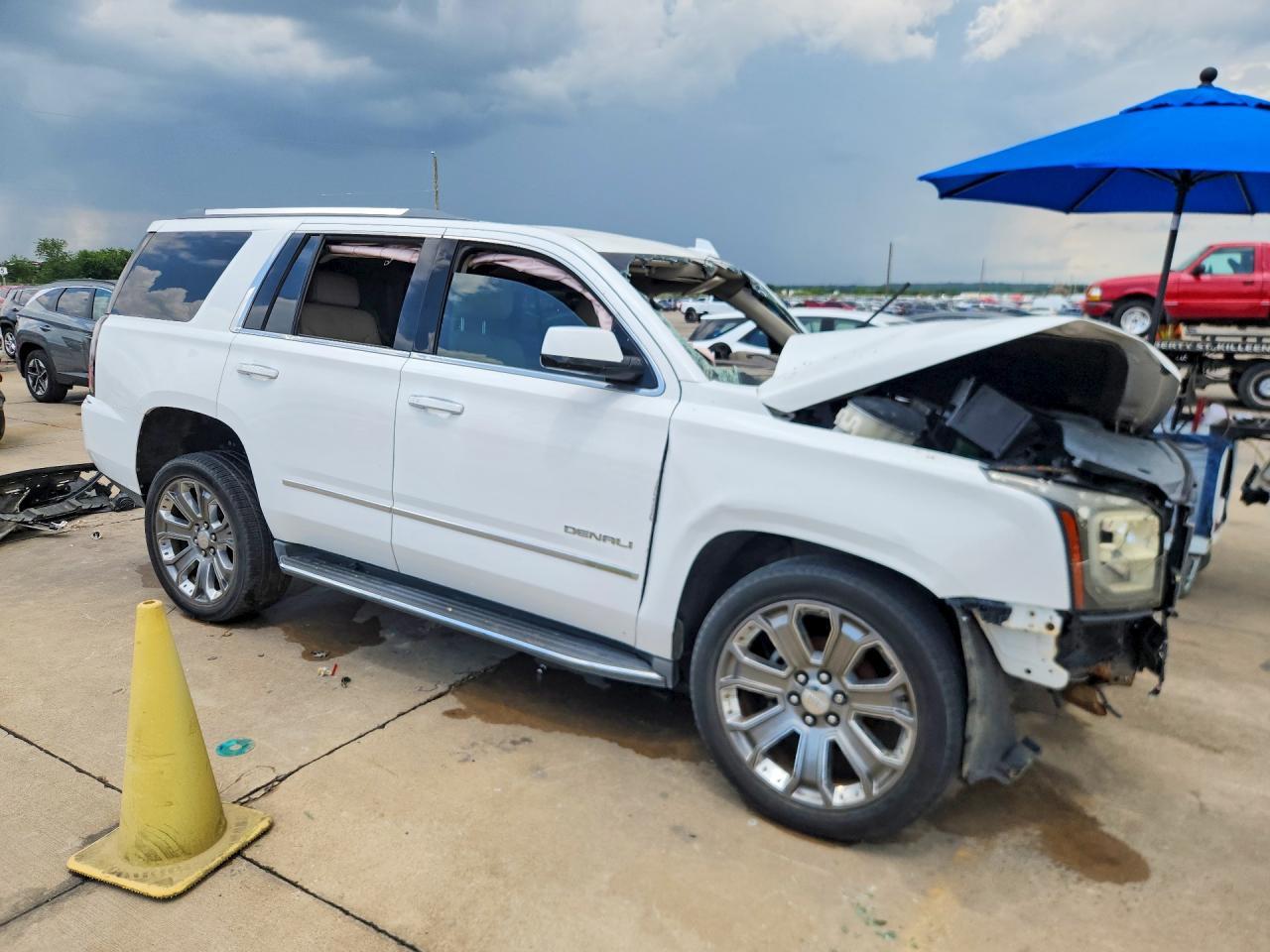 2015 GMC Yukon Denali - Image 4