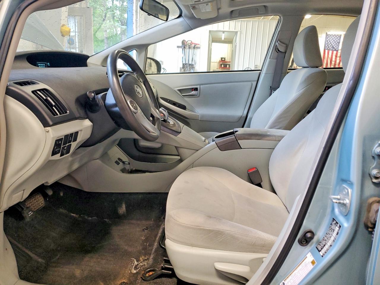 2014 Toyota Prius Three - Image 7