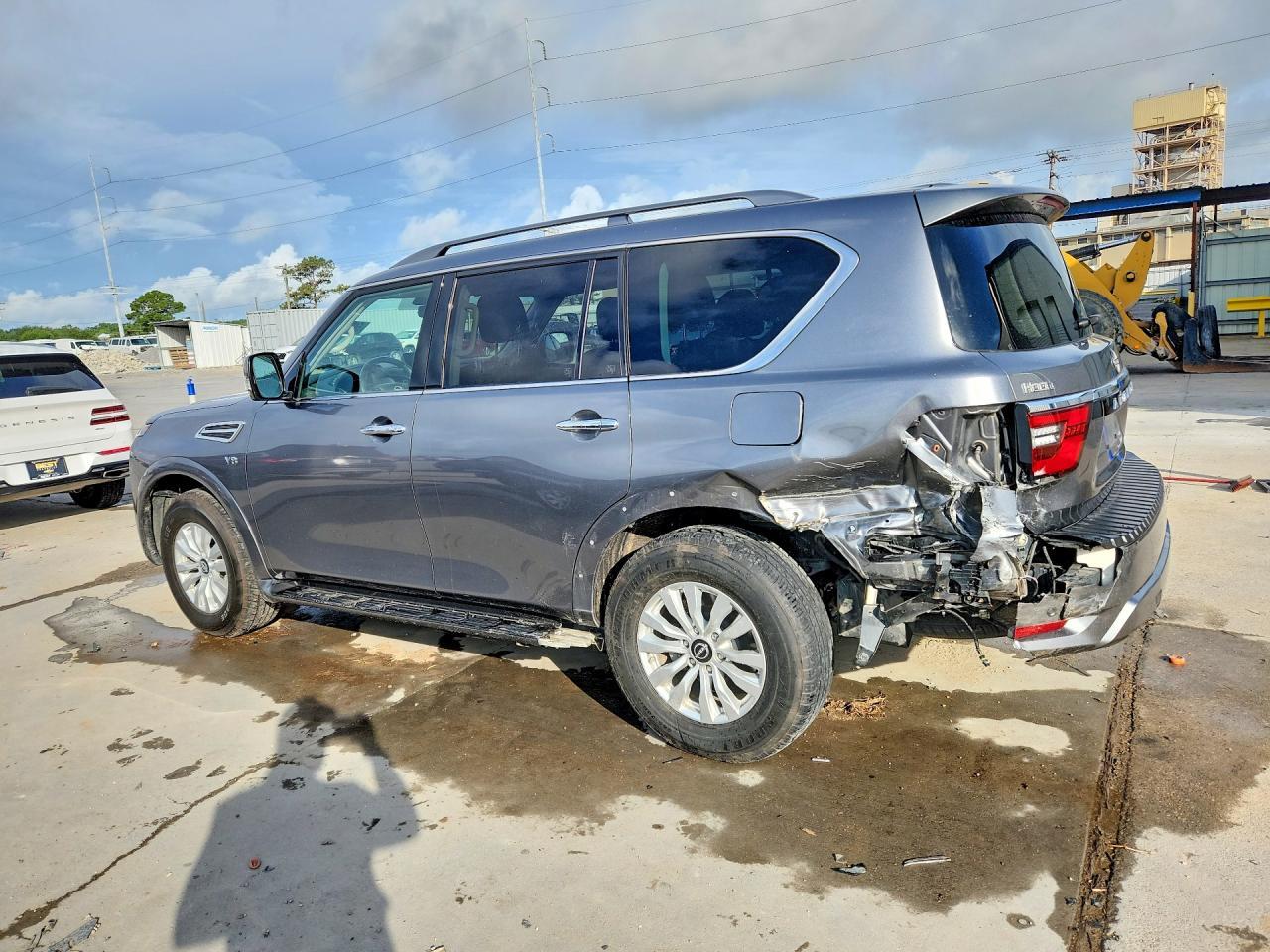 2022 Nissan Armada Sv - Image 2