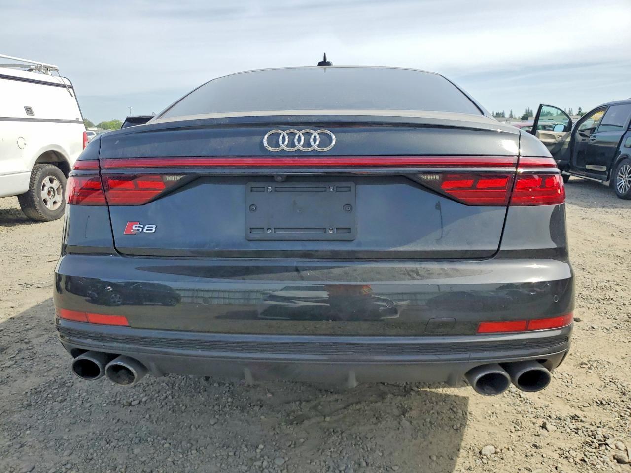 2021 Audi S8 - Фото 6
