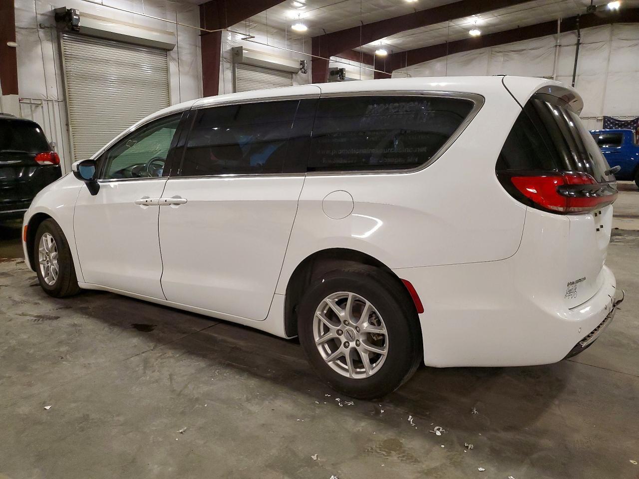 2023 Chrysler Pacifica Touring L - Фото 2