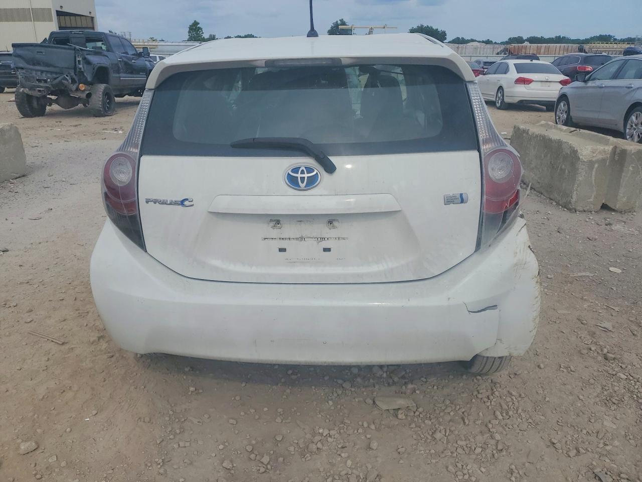 2014 Toyota Prius C Two - Image 6