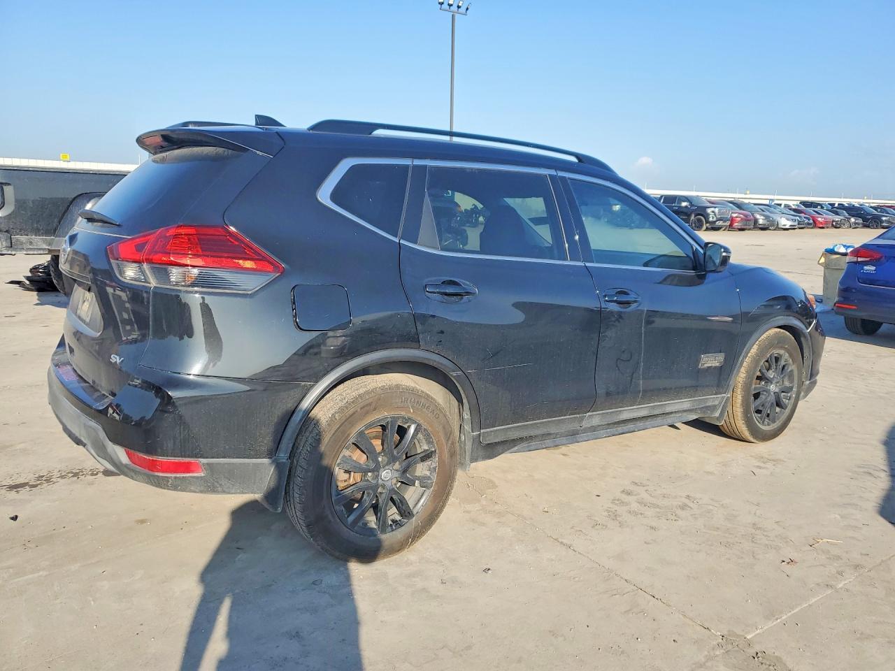 2017 Nissan Rogue Sv - Image 3