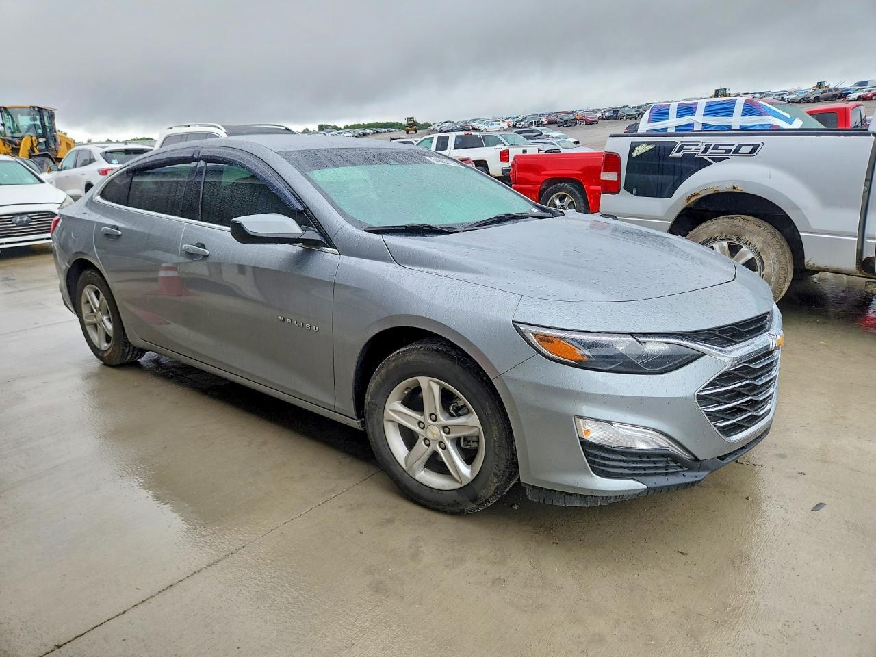 2025 Chevrolet Malibu Ls - Image 4