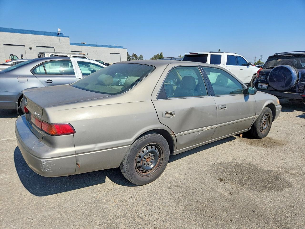 1999 Toyota Camry Ce - Фото 3