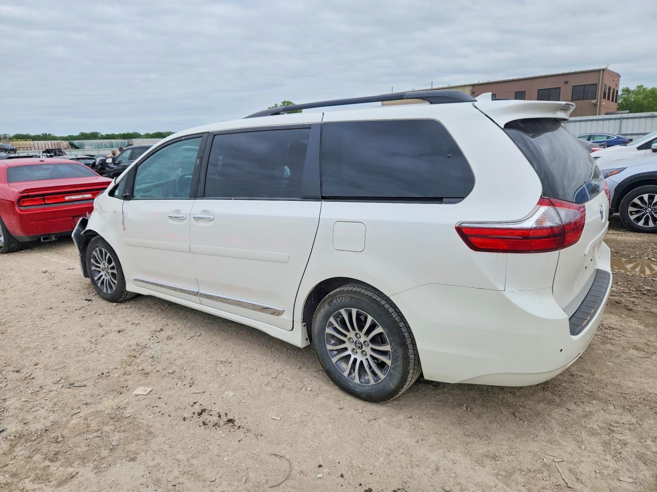 2020 Toyota Sienna Xle 8-Passenger - Фото 2