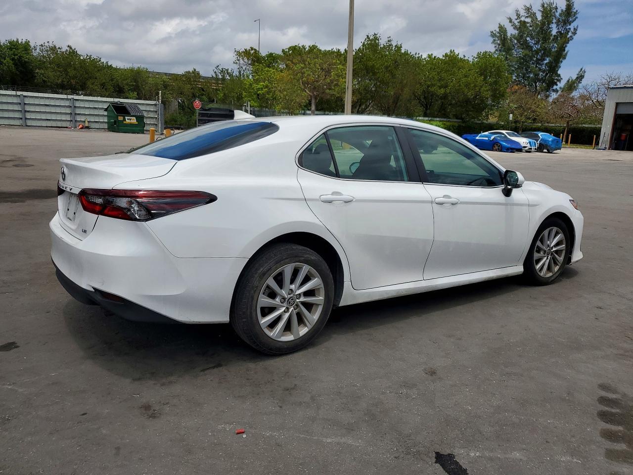 2024 Toyota Camry Le - Фото 3
