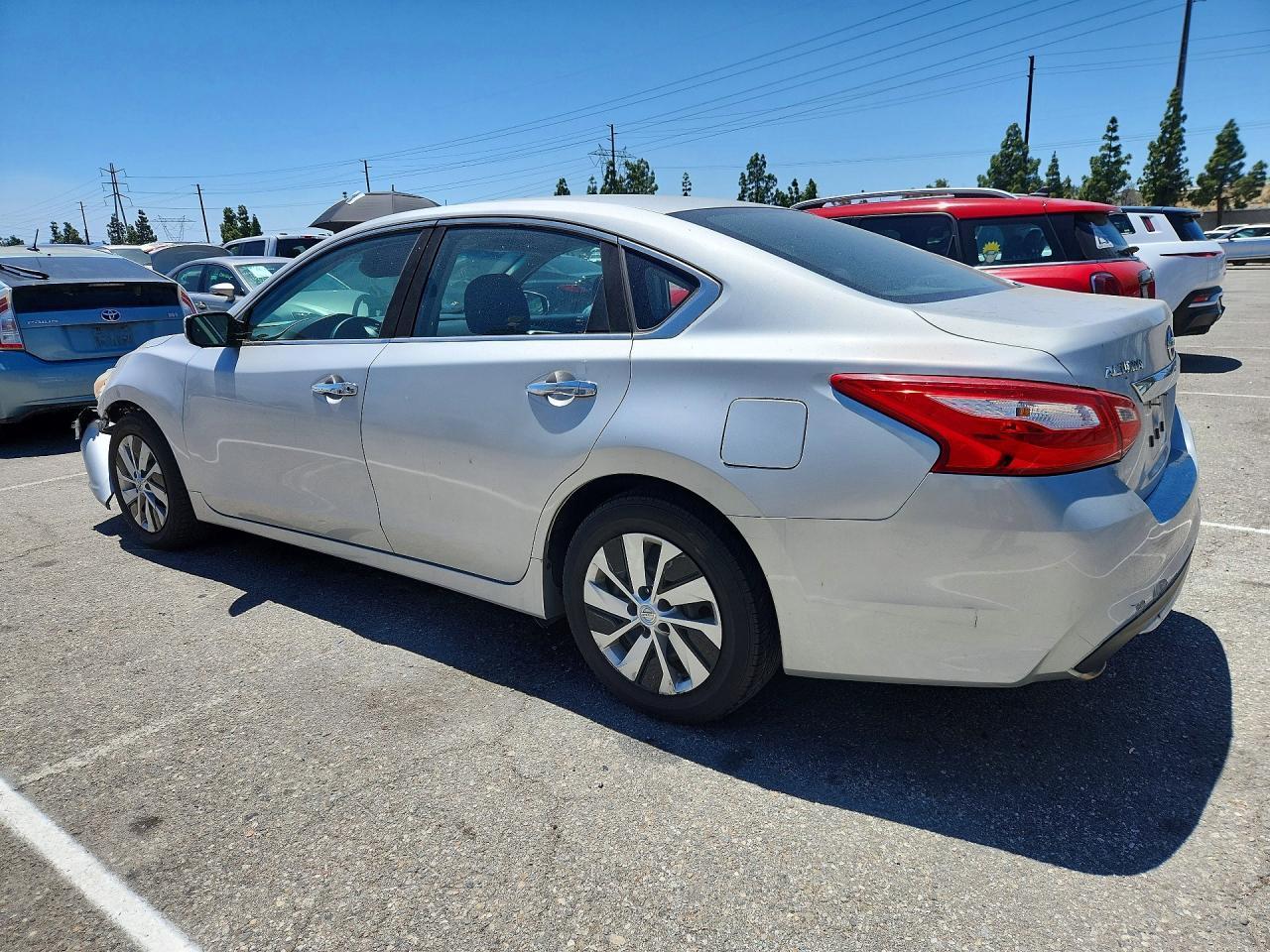 2016 Nissan Altima 2.5 S - Фото 2
