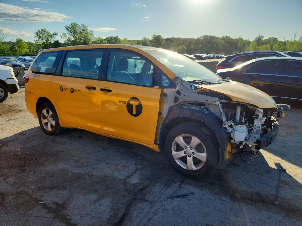 2016 Toyota Sienna L 7-Passenger - Фото 4