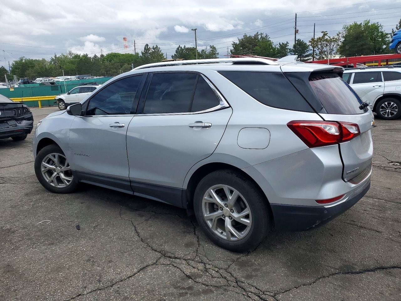 2018 Chevrolet Equinox Premier - Image 2