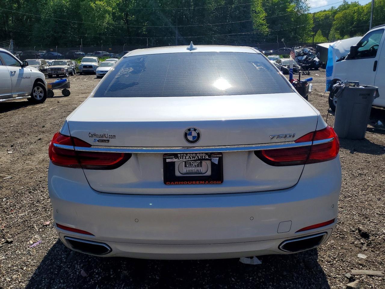 2016 BMW 750 Xi - Фото 6