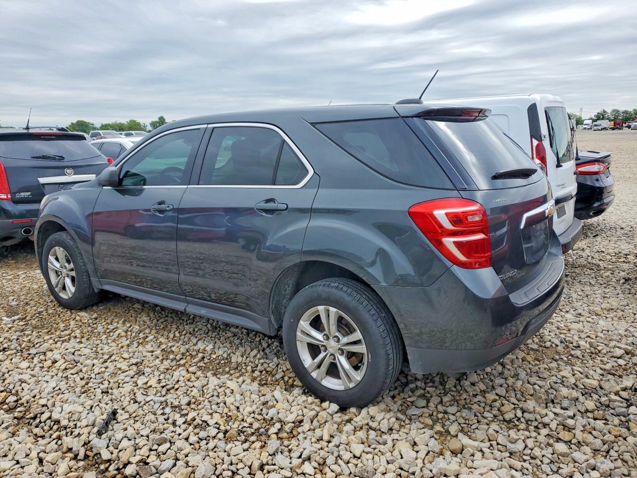 2017 Chevrolet Equinox Ls - Фото 2
