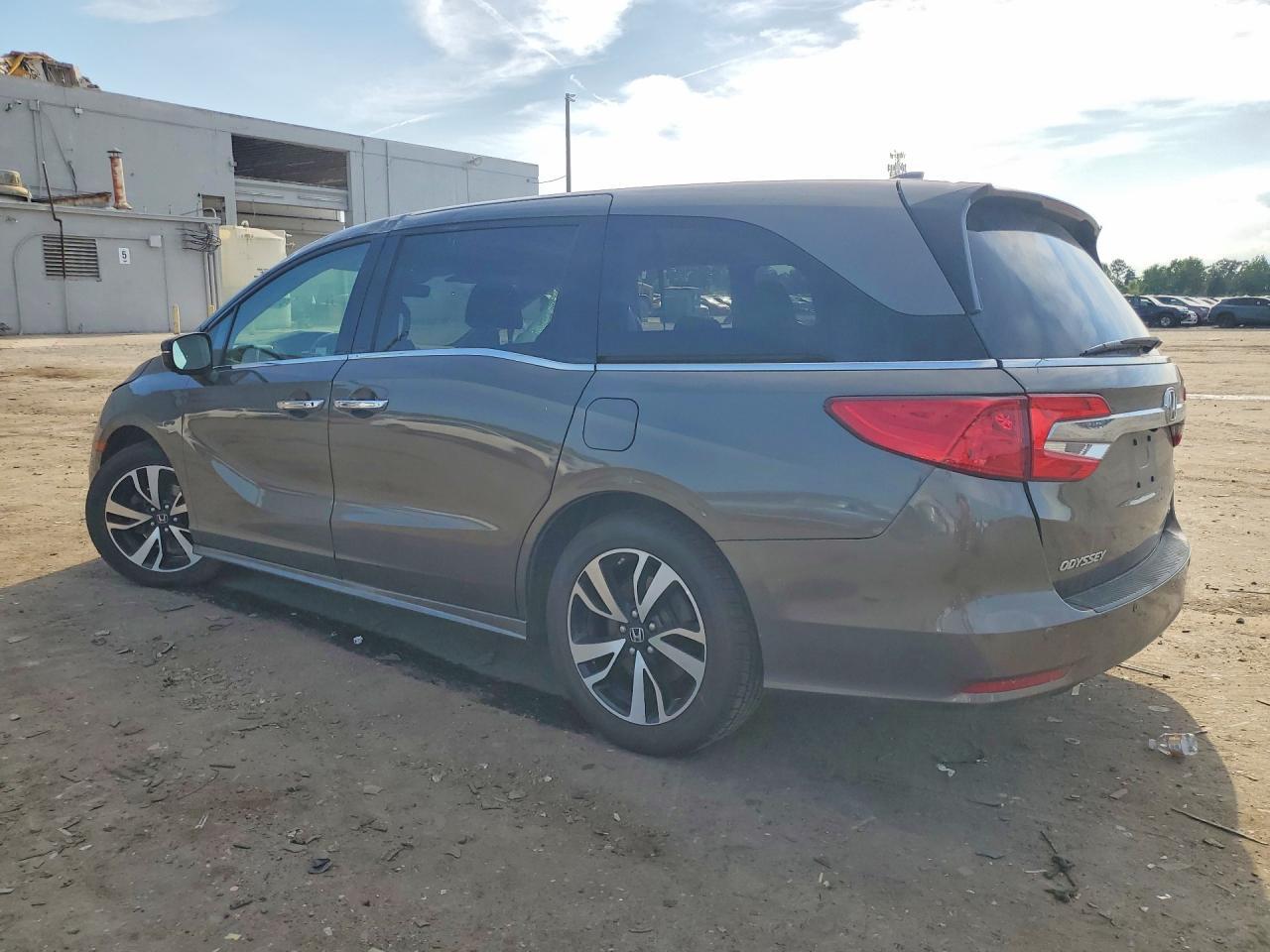 2020 Honda Odessey - Image 2