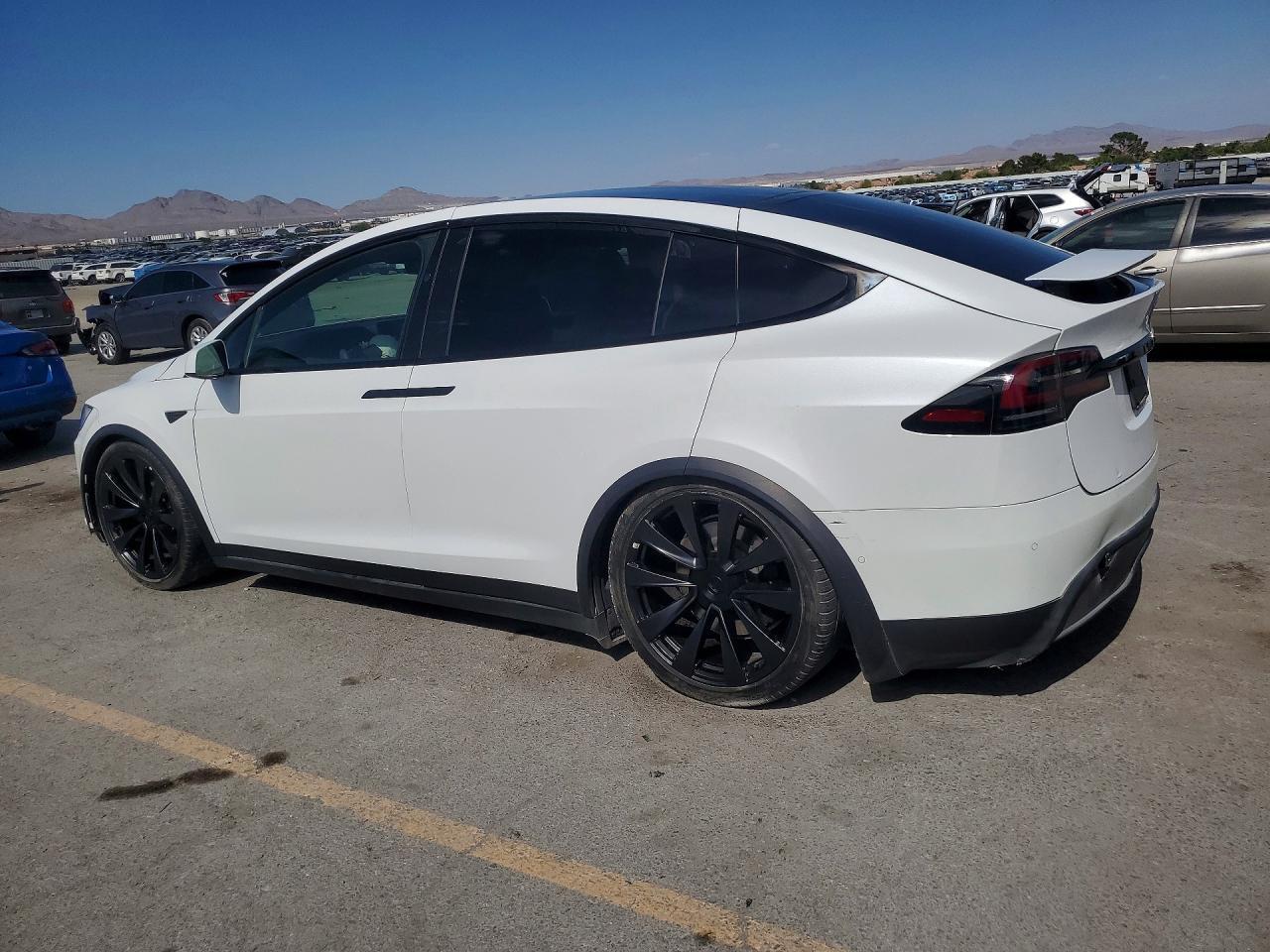 2023 Tesla Model X - Фото 2