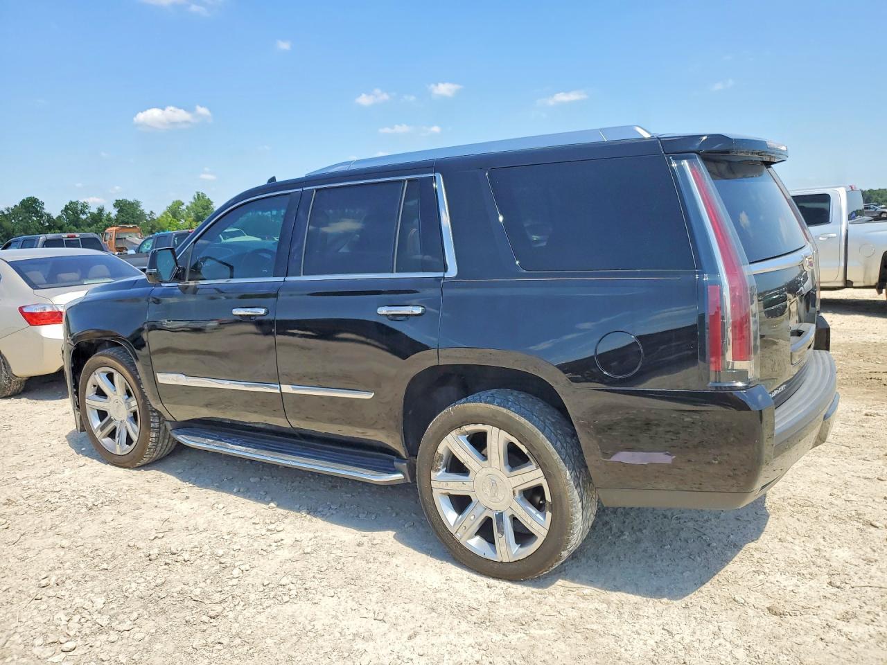 2017 Cadillac Escalade Luxury - Image 2