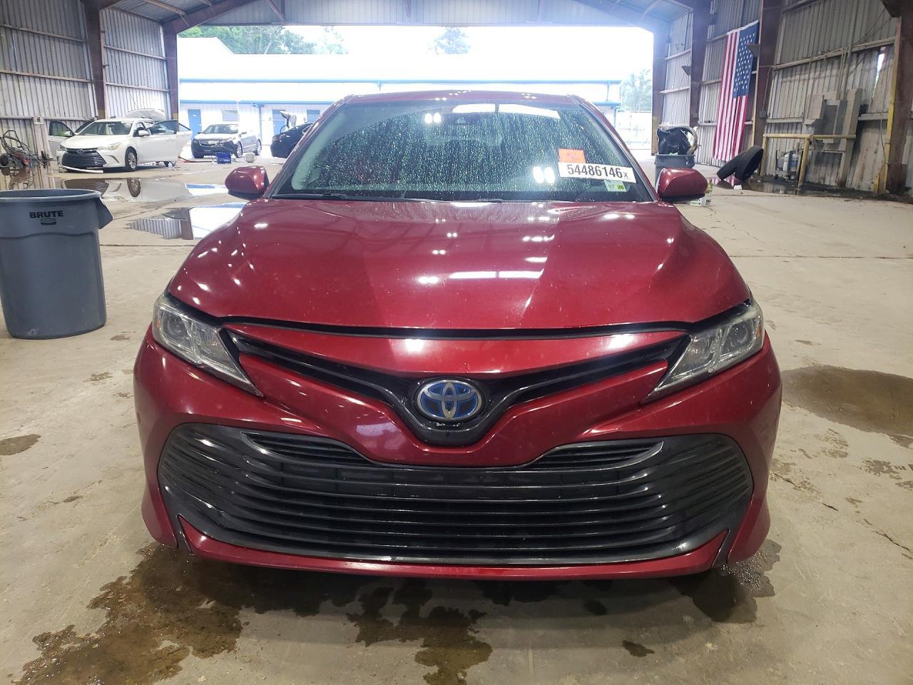 2020 Toyota Camry Le - Фото 5