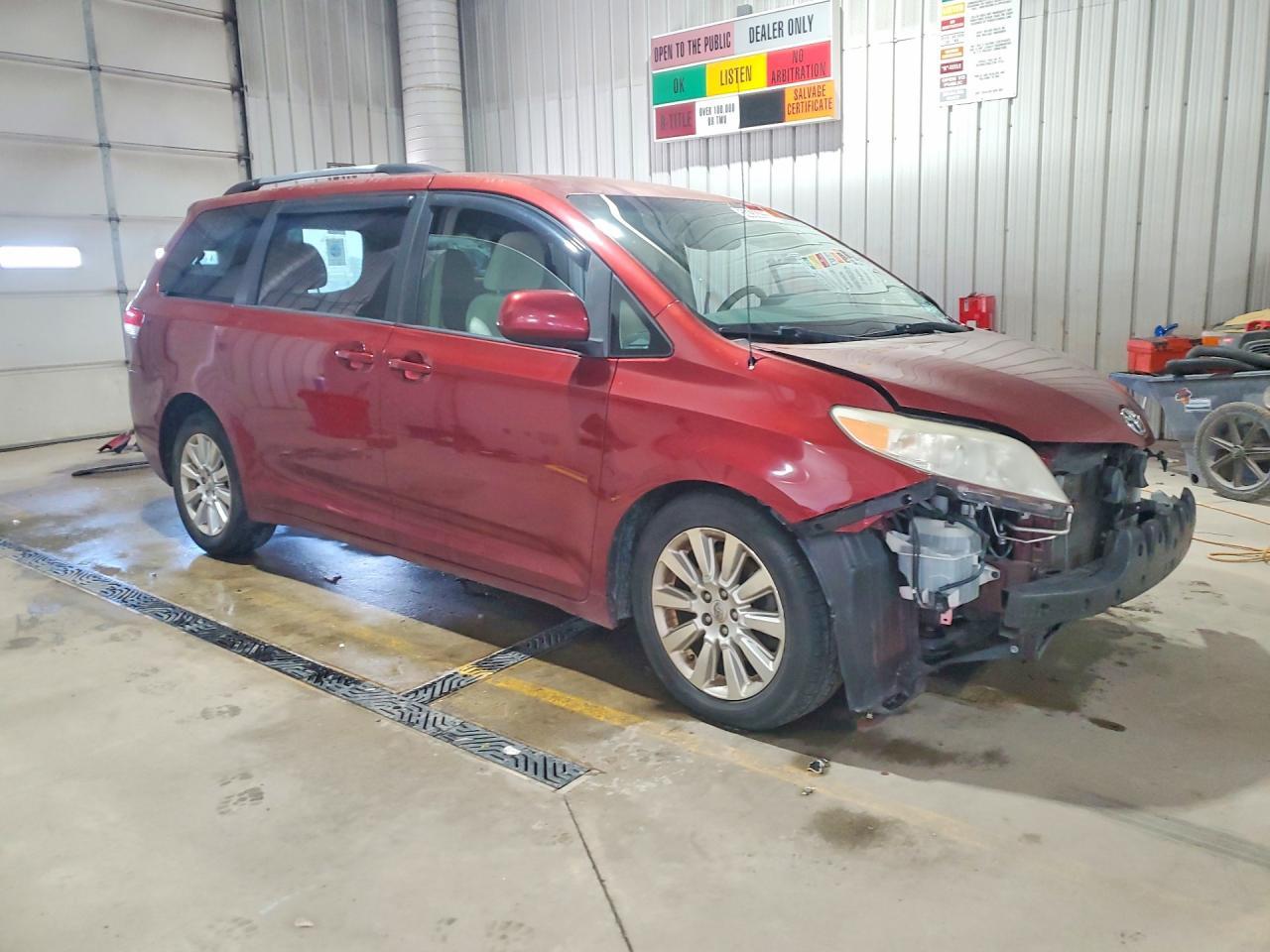 2012 Toyota Sienna Le - Фото 4