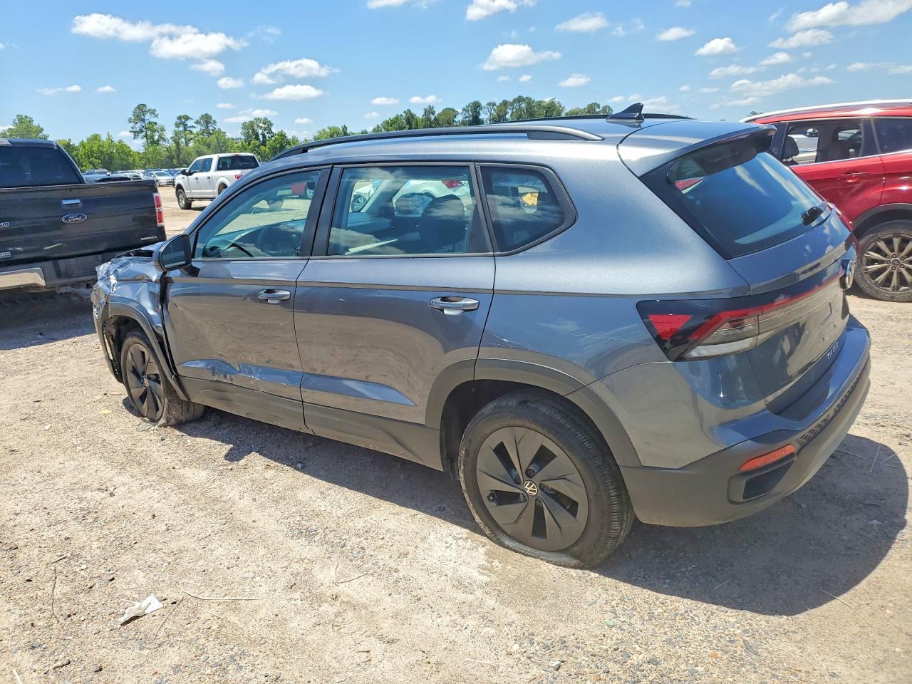 2025 Volkswagen Taos S - Фото 2