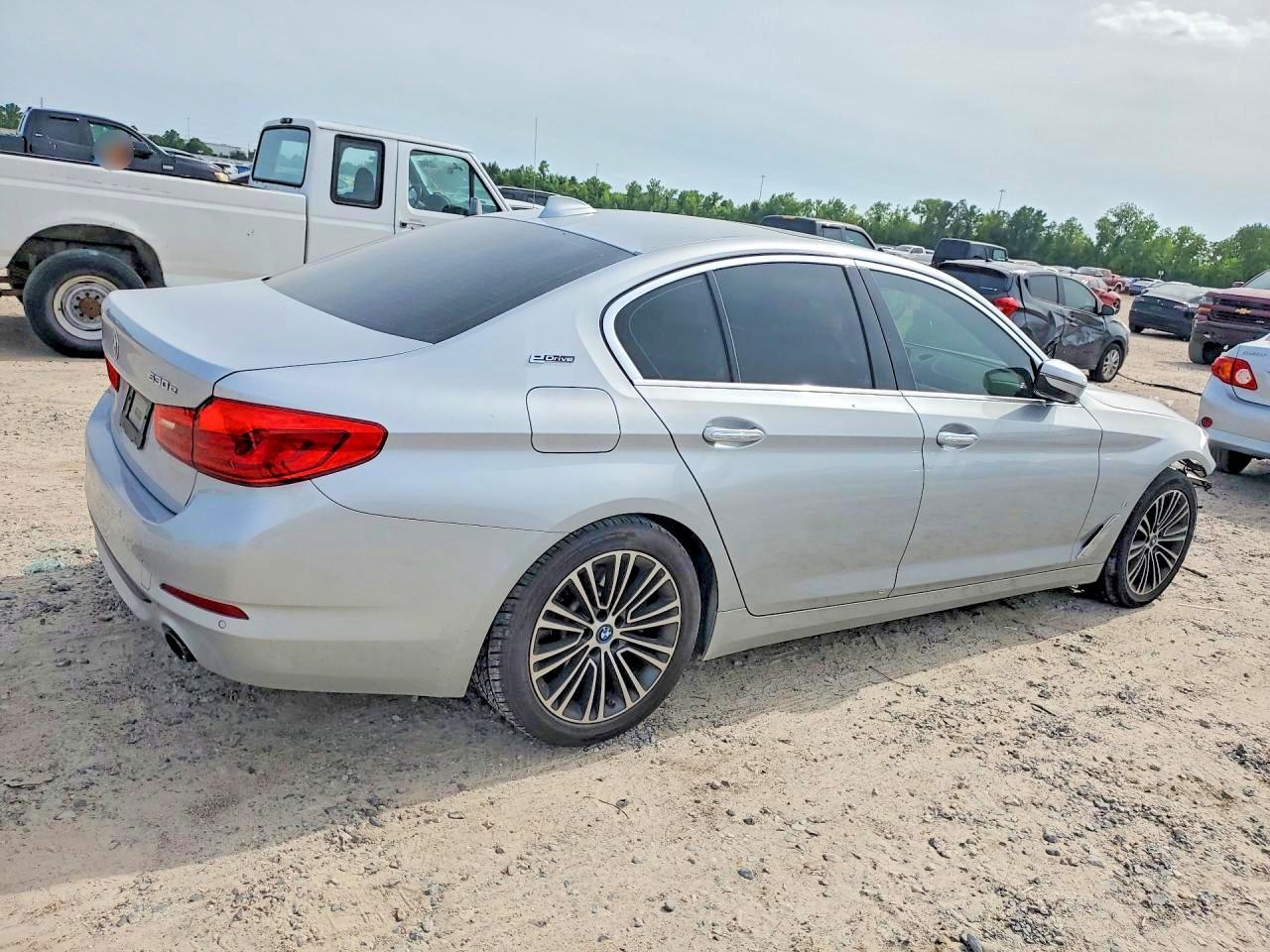 2018 BMW 530E - Фото 3