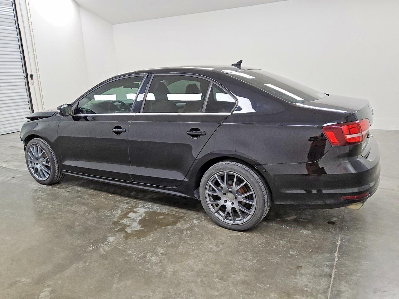 2017 Volkswagen Jetta Se - Image 2