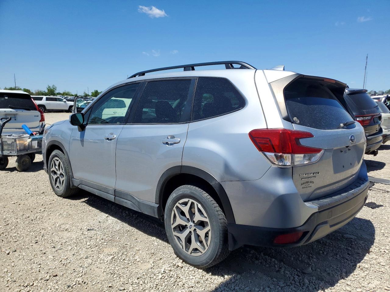 2023 Subaru Forester Premium - Image 2