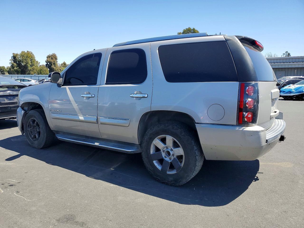 2007 GMC Yukon Denali - Фото 2