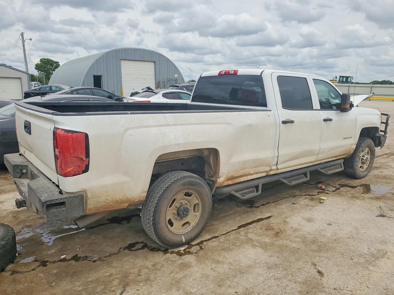 2019 Chevrolet Silverado C2500 Heavy Duty - Image 3