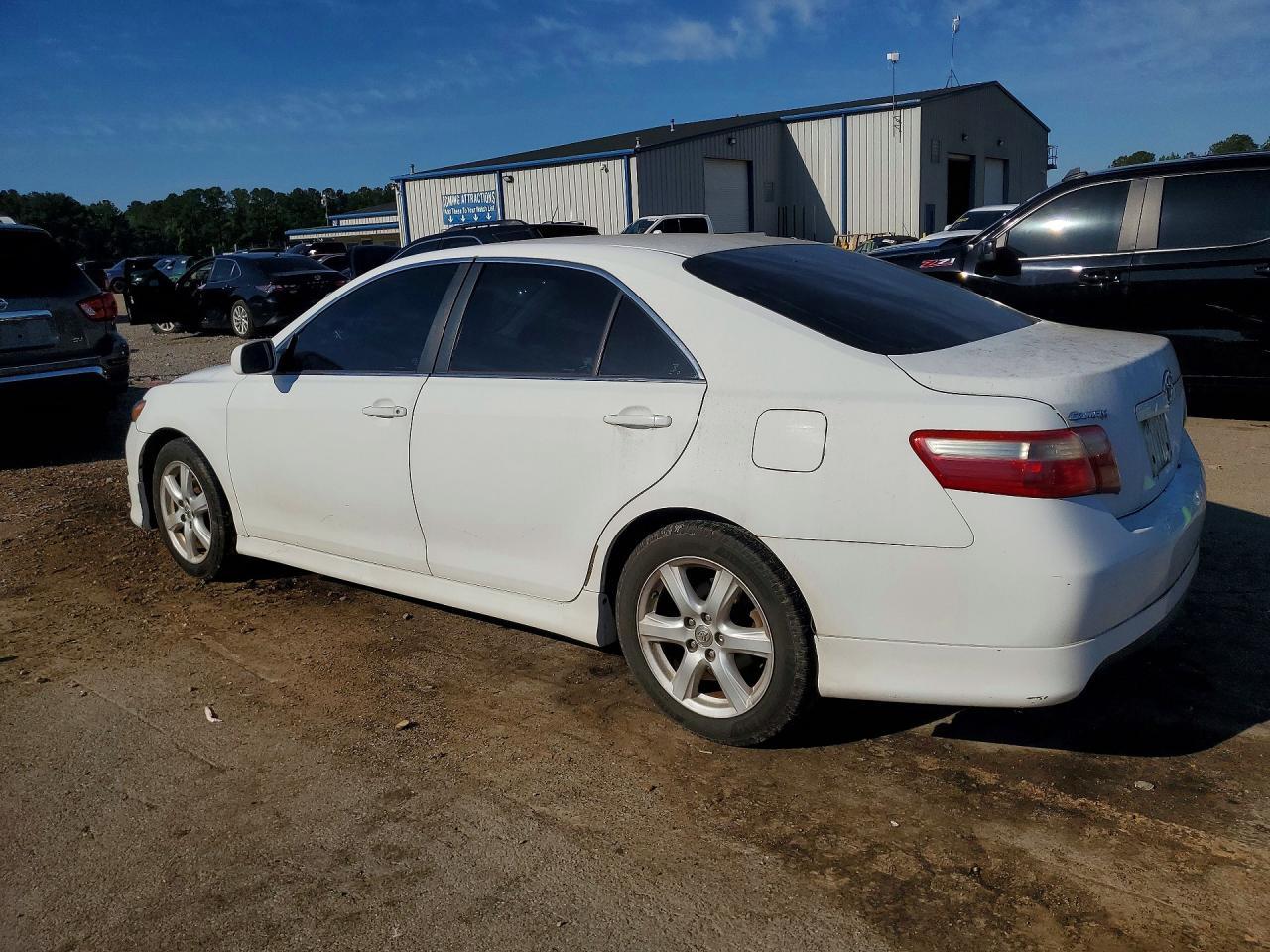 2009 Toyota Camry Se - Image 2
