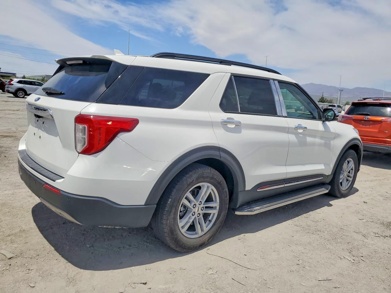 2022 Ford Explorer Xlt - Фото 3