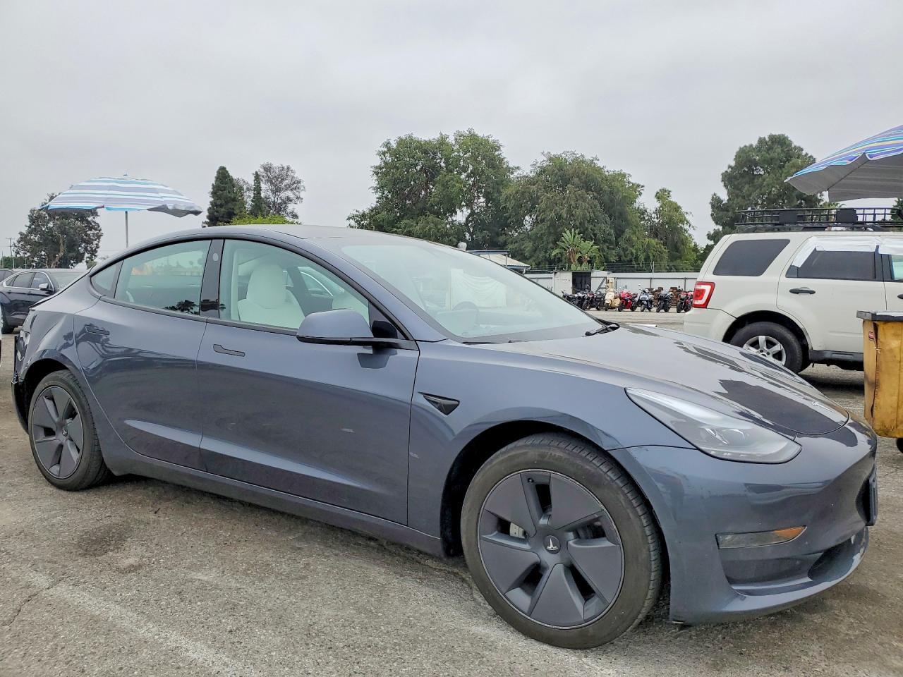 2023 Tesla Model 3 - Фото 4