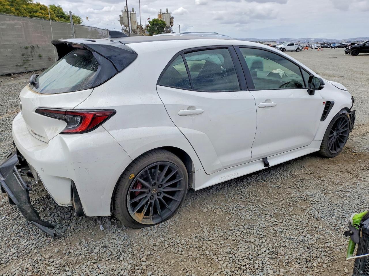 2026 Toyota Gr Corolla Premium Plus - Фото 3