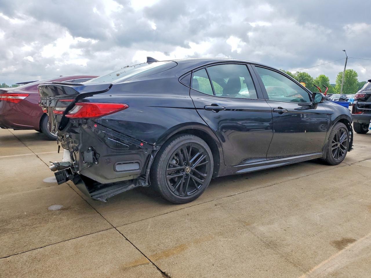 2025 Toyota Camry Se - Фото 3