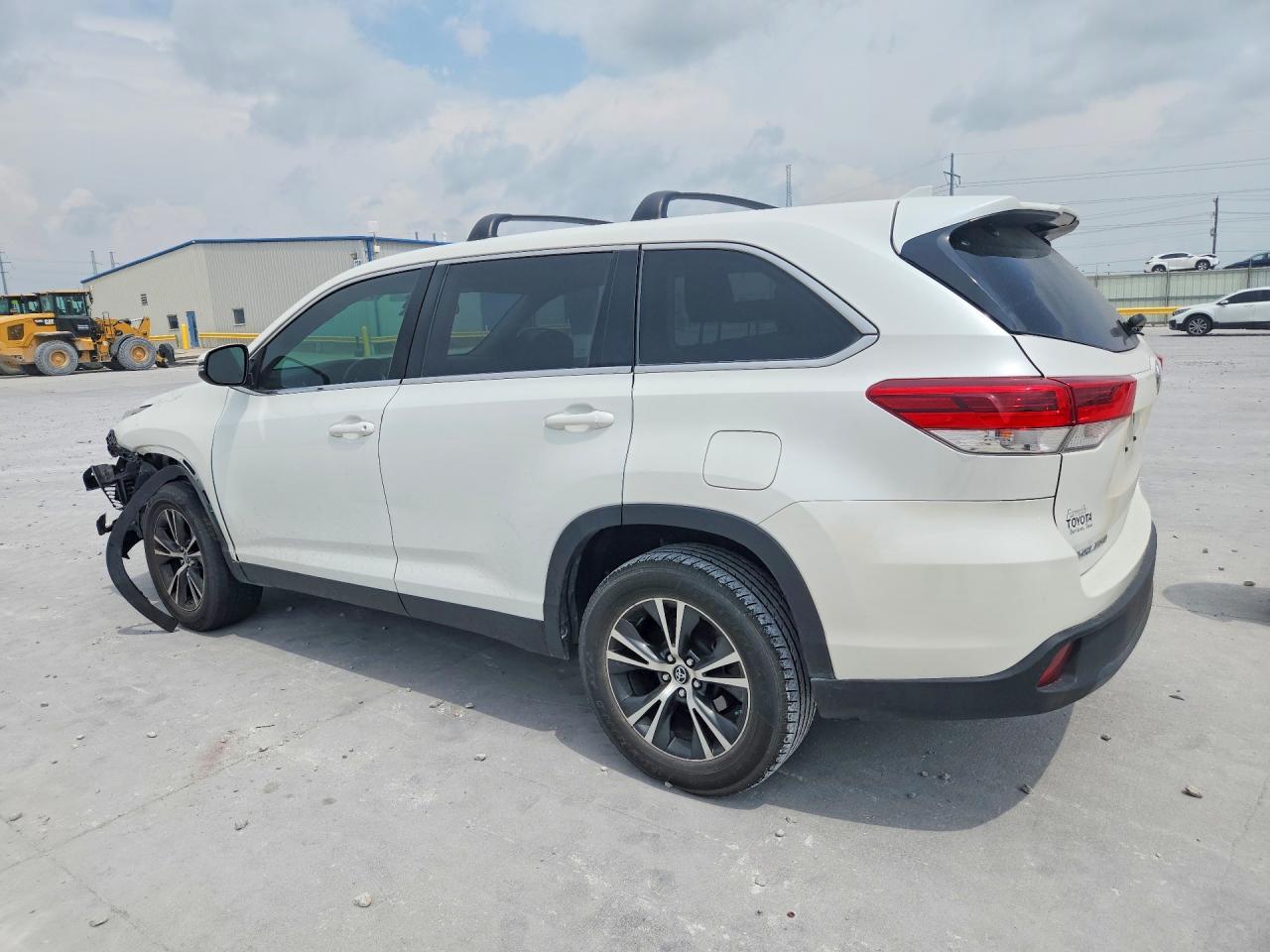 2019 Toyota Highlander Le Plus - Фото 2