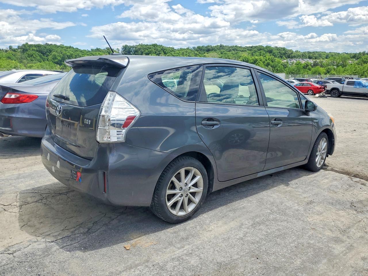 2013 Toyota Prius V - Фото 3