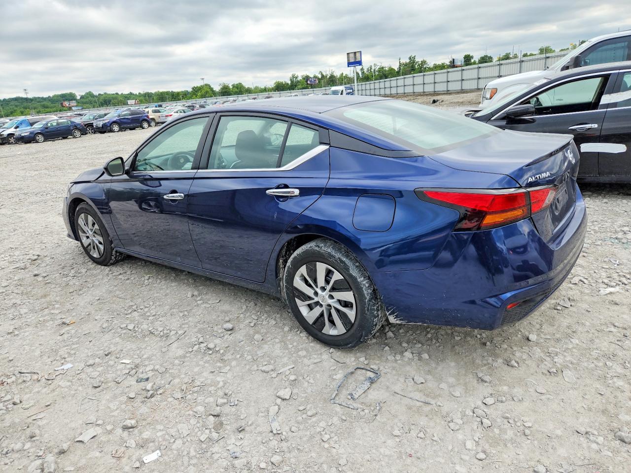 2022 Nissan Altima S - Фото 2