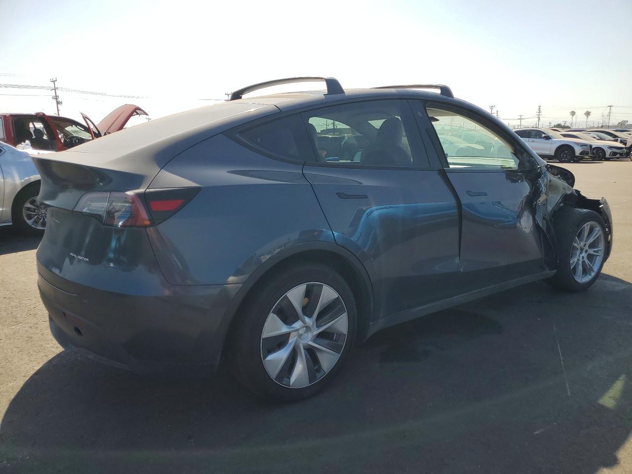 2022 Tesla Model Y - Фото 3