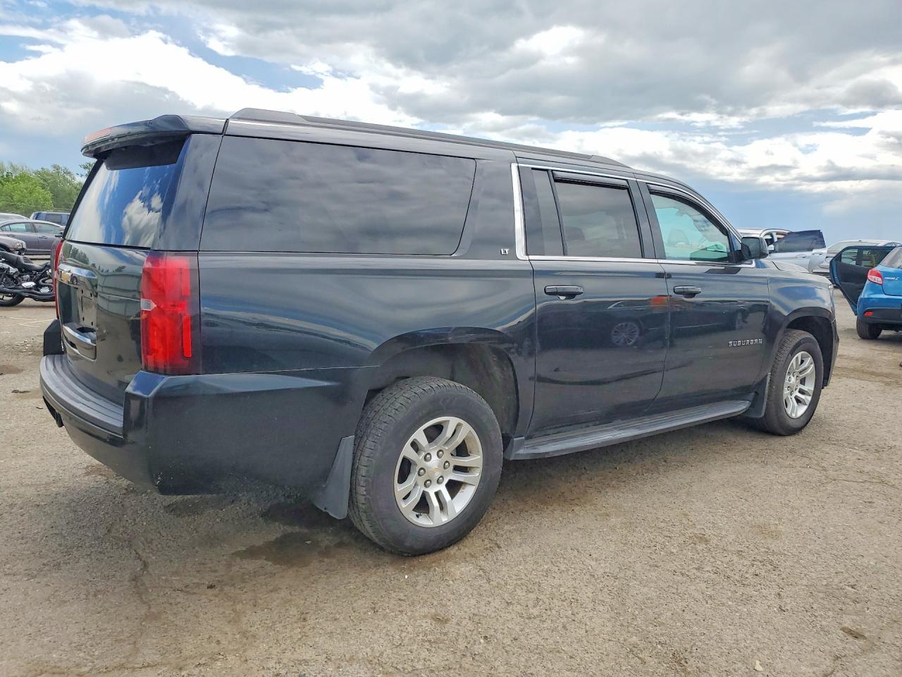 2020 Chevrolet Suburban - Фото 3