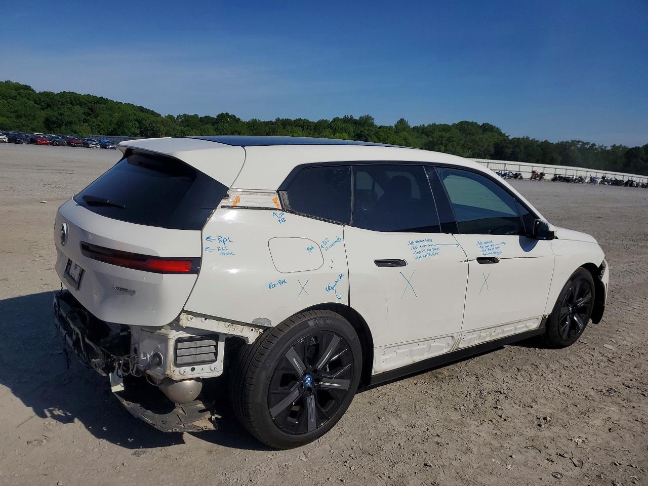 2022 BMW Ix xDrive50 - Фото 3