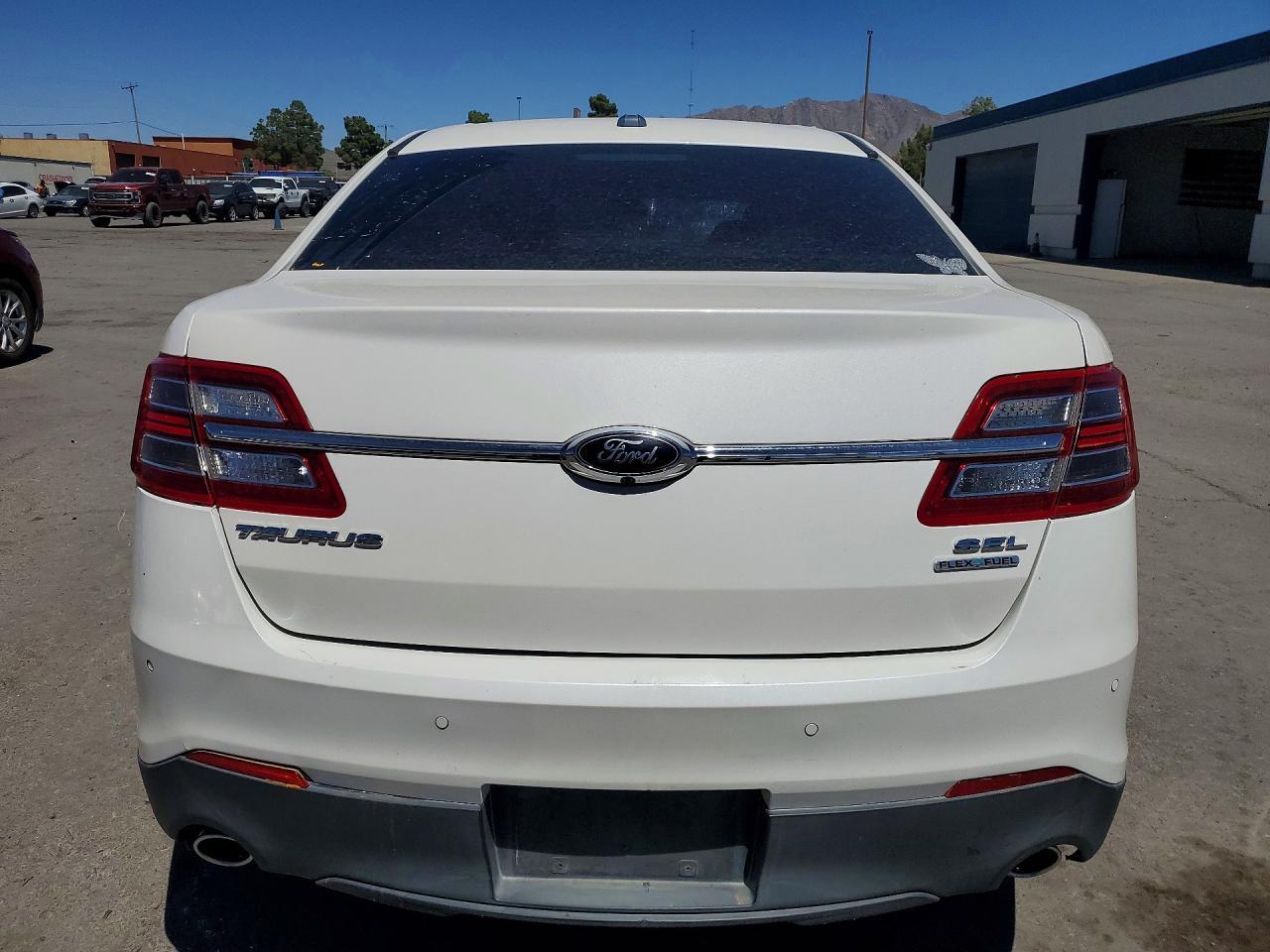 2015 Ford Taurus Sel - Image 6