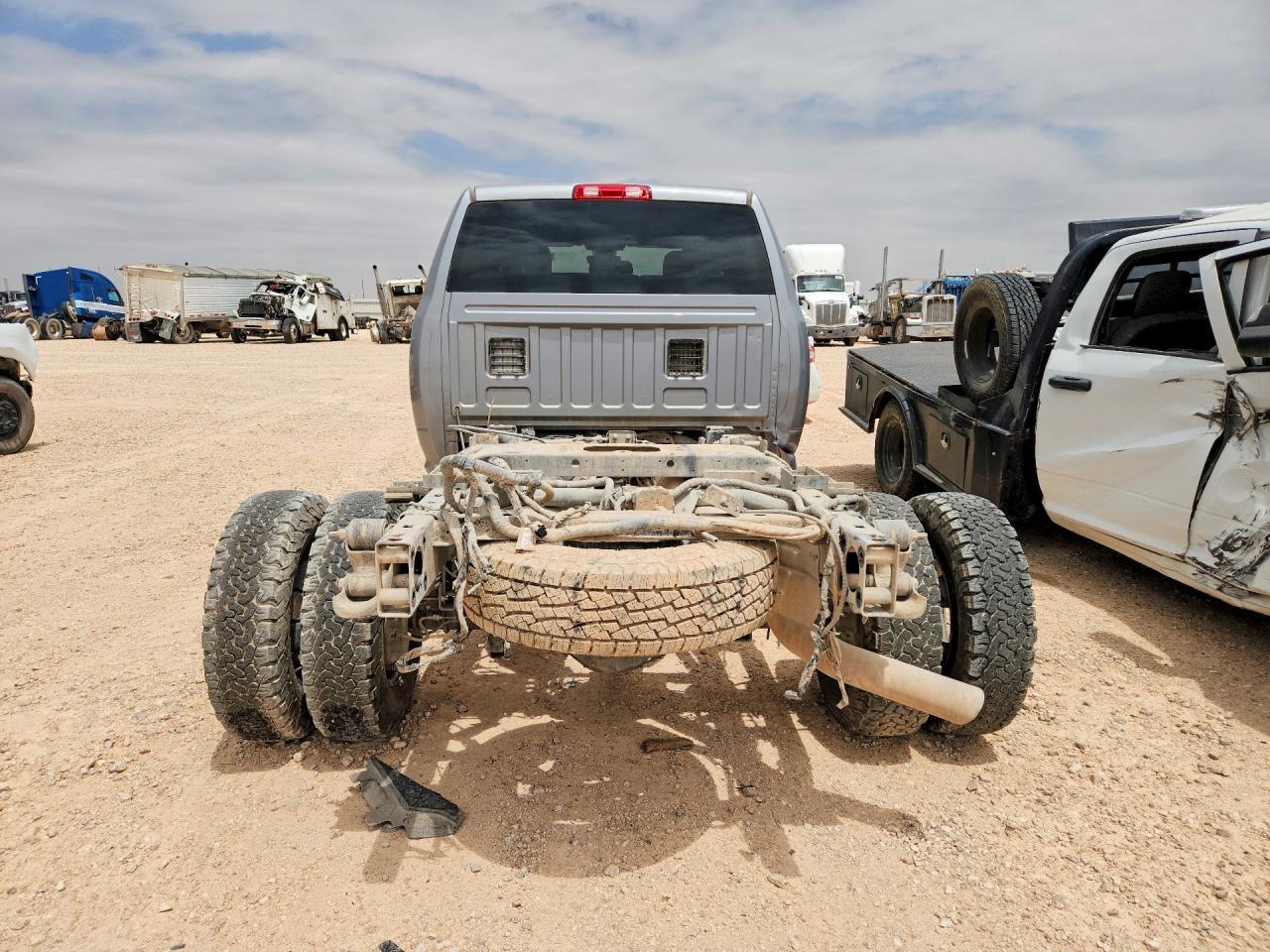 2022 Ram 3500 Tradesman - Фото 6