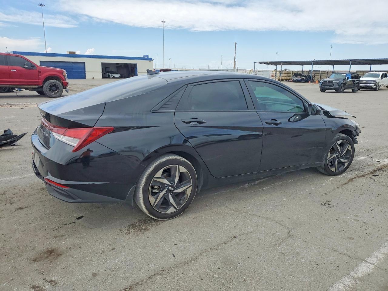 2023 Hyundai Elantra Sel - Фото 3