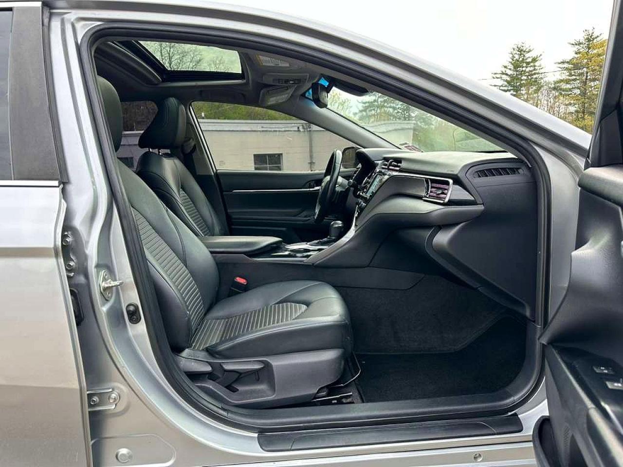 2019 Toyota Camry Se - Image 5