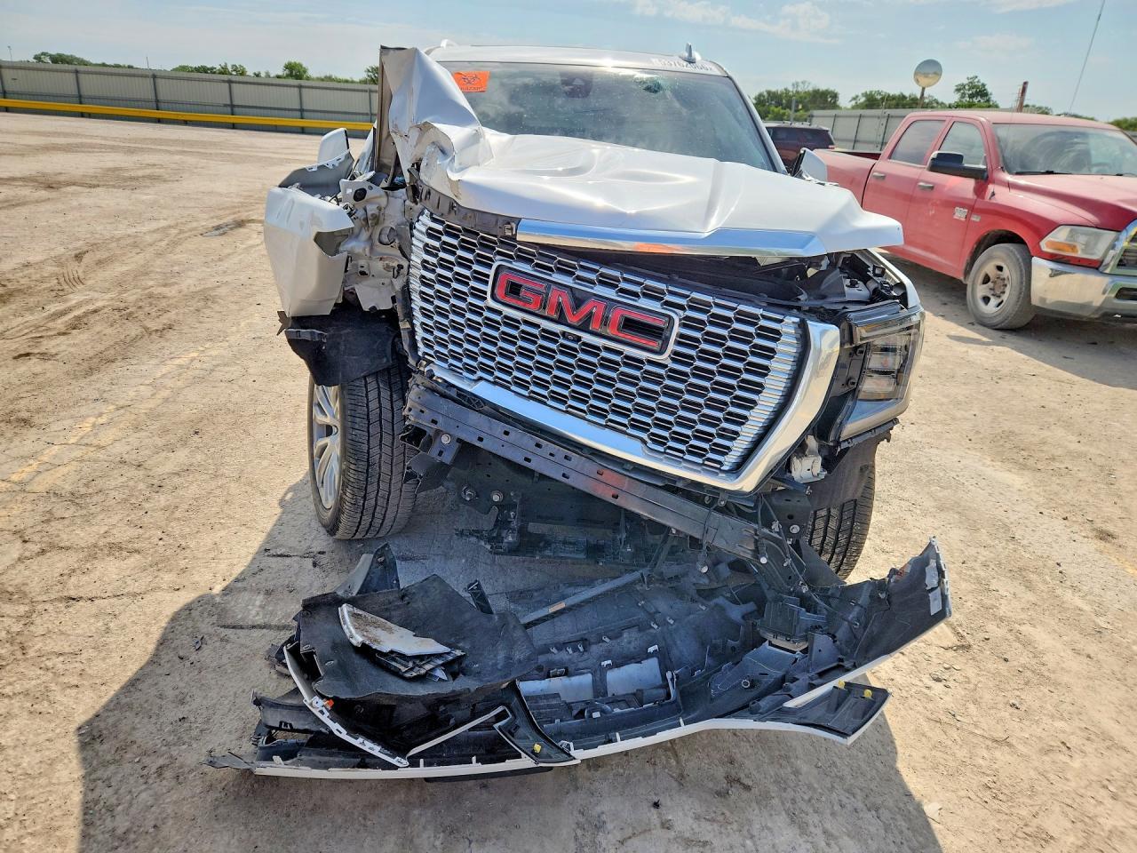 2021 GMC Yukon Denali - Image 5