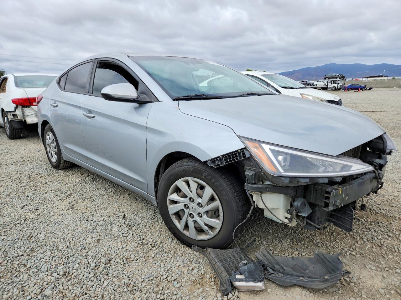 2020 Hyundai Elantra Se - Image 4