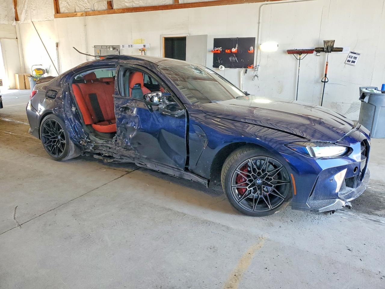 2025 BMW M3 Competition - Фото 4