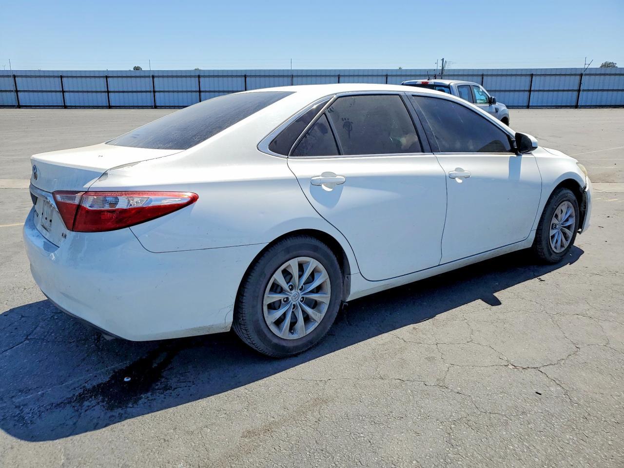 2016 Toyota Camry Le - Image 3
