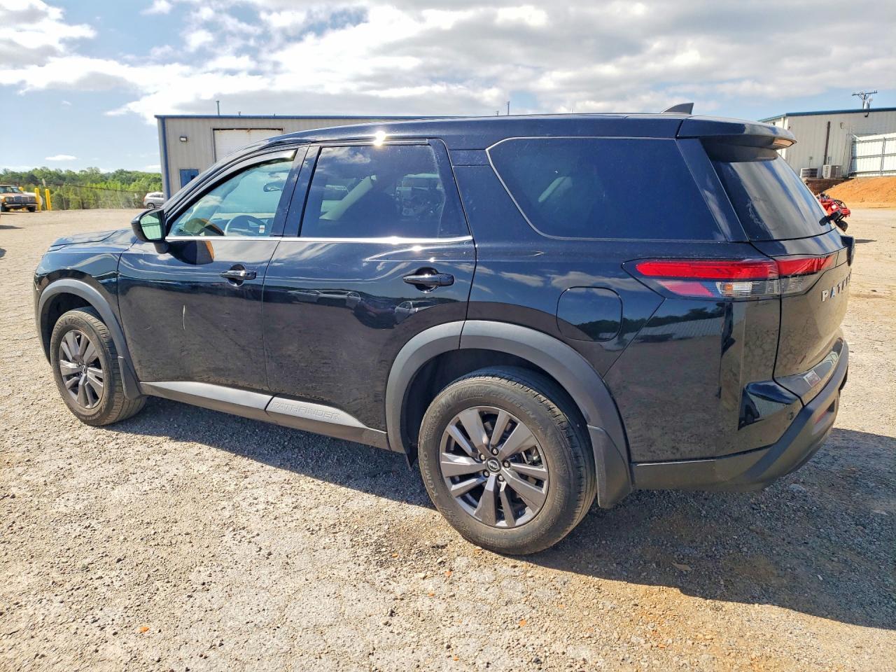 2023 Nissan Pathfinder S - Image 2