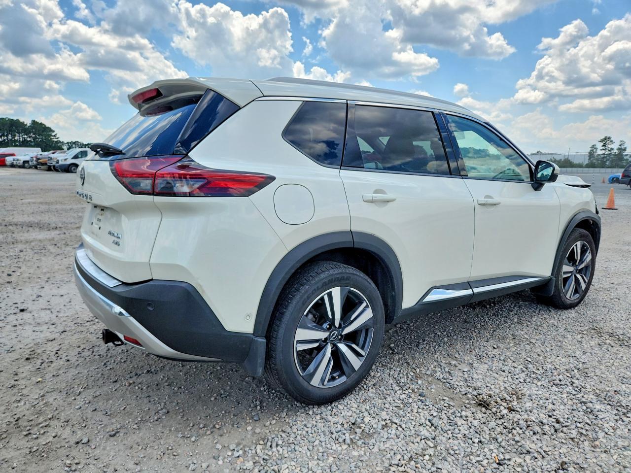 2023 Nissan Rogue Platinum - Фото 3